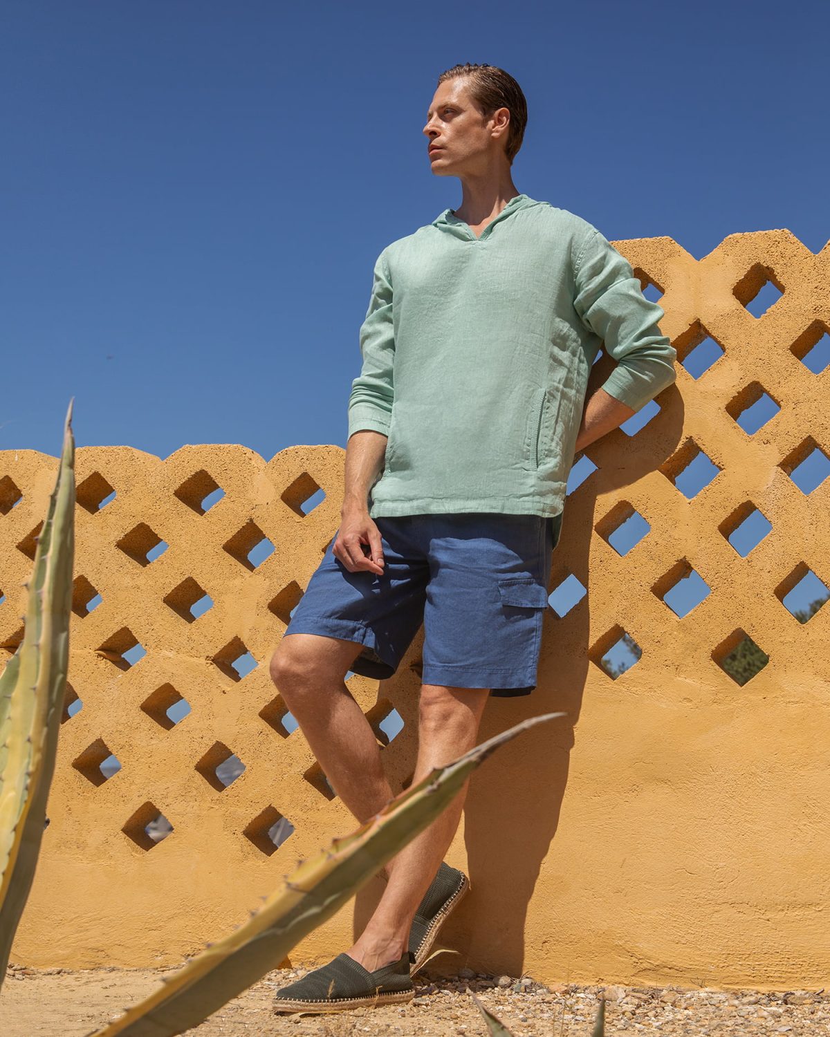 Linen cargo bermuda shorts